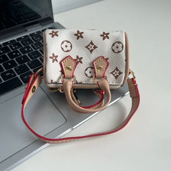 Mini Bag/Keychain Bag - Picture 3 of 5